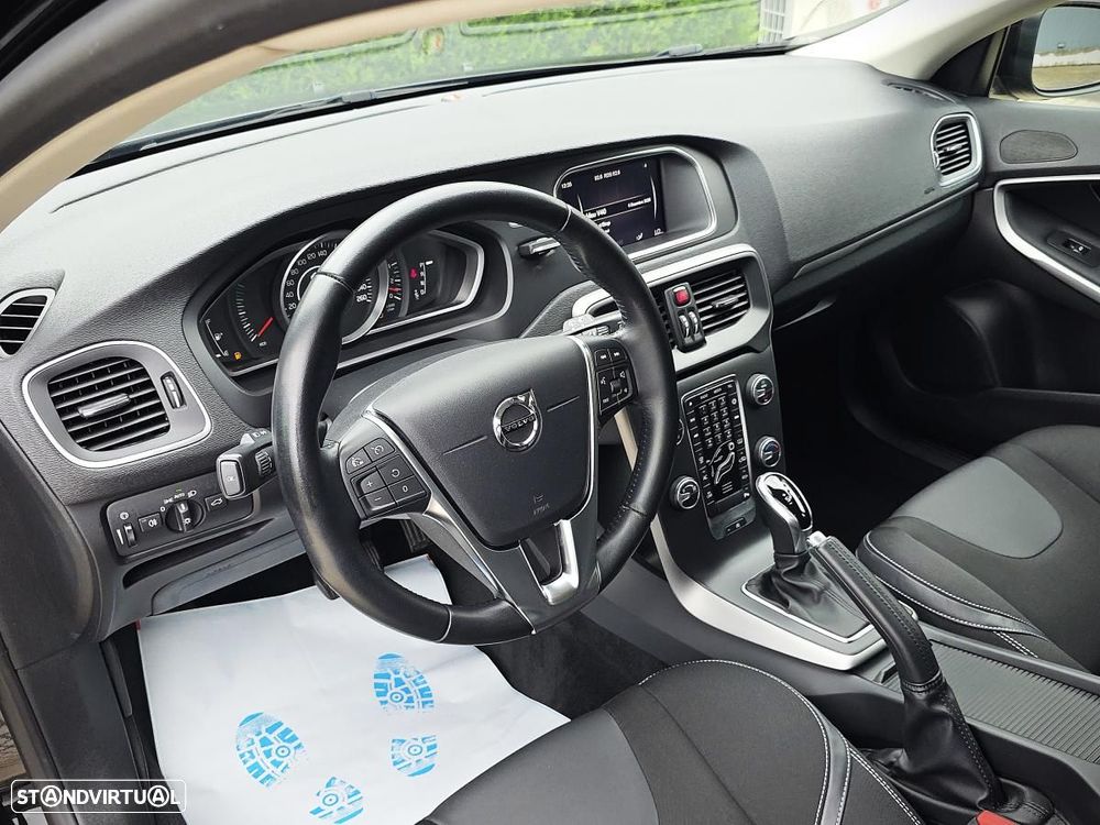 Volvo V40 2.0 D2 Momentum Geartronic - 16