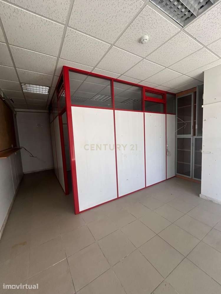 Loja com 93,4 m2 em Sesimbra a 1m da praia - Grande imagem: 4/12