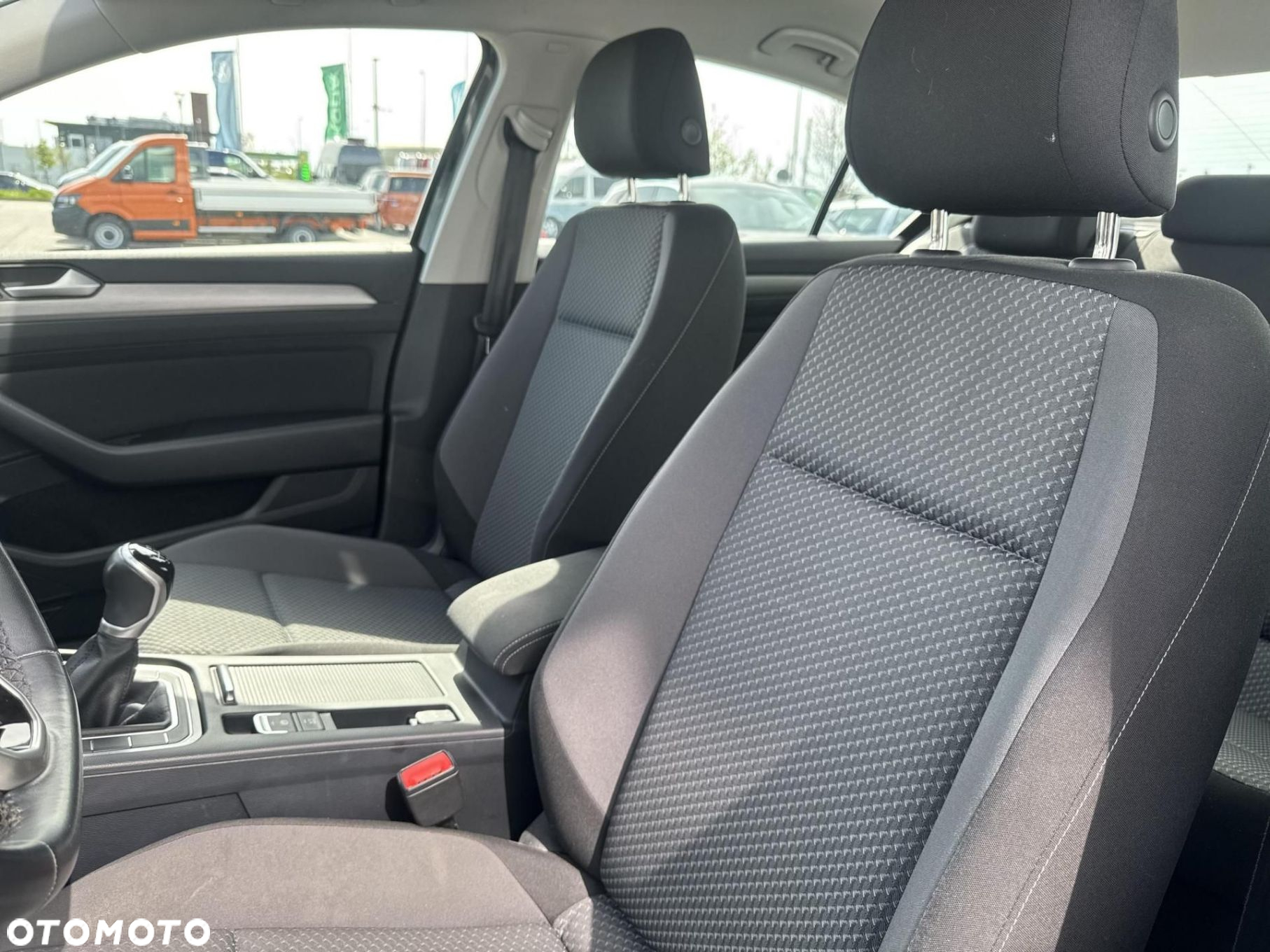 Volkswagen Passat - 12