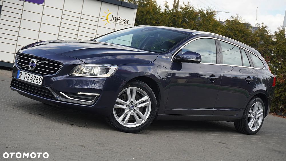 Volvo V60 D6 AWD Plug-in Hybrid Momentum - 3