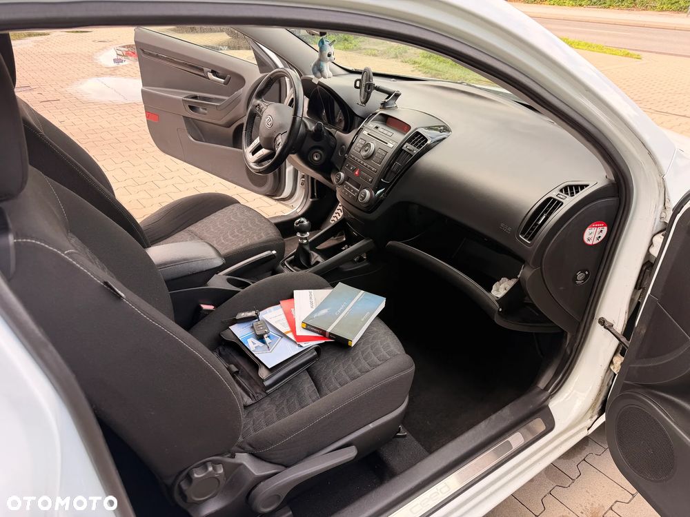 Kia Ceed - 28