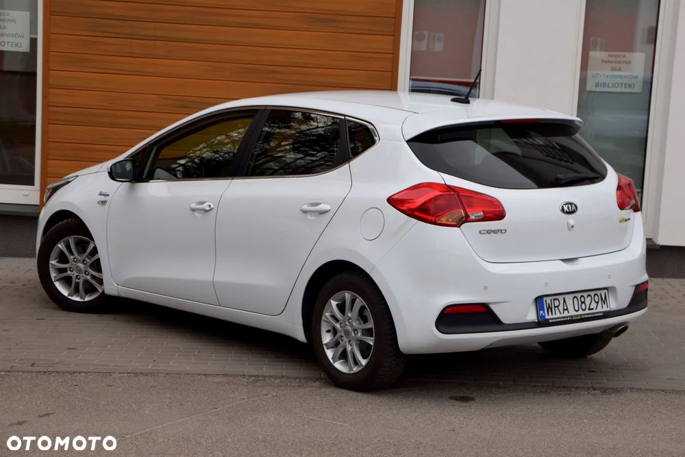 Kia Ceed 1.6 CRDi 128 Spirit - 11