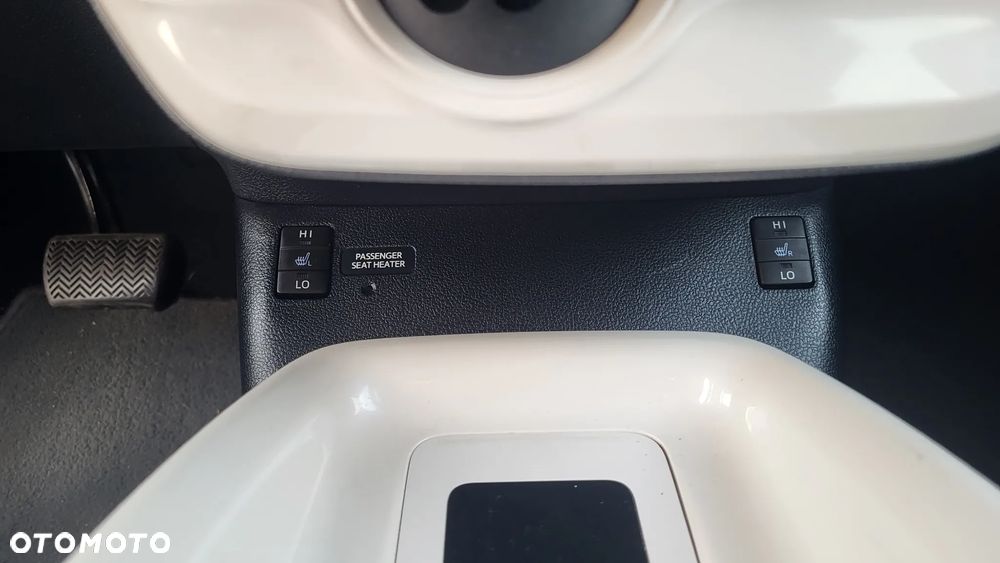 Toyota Prius Hybrid - 25
