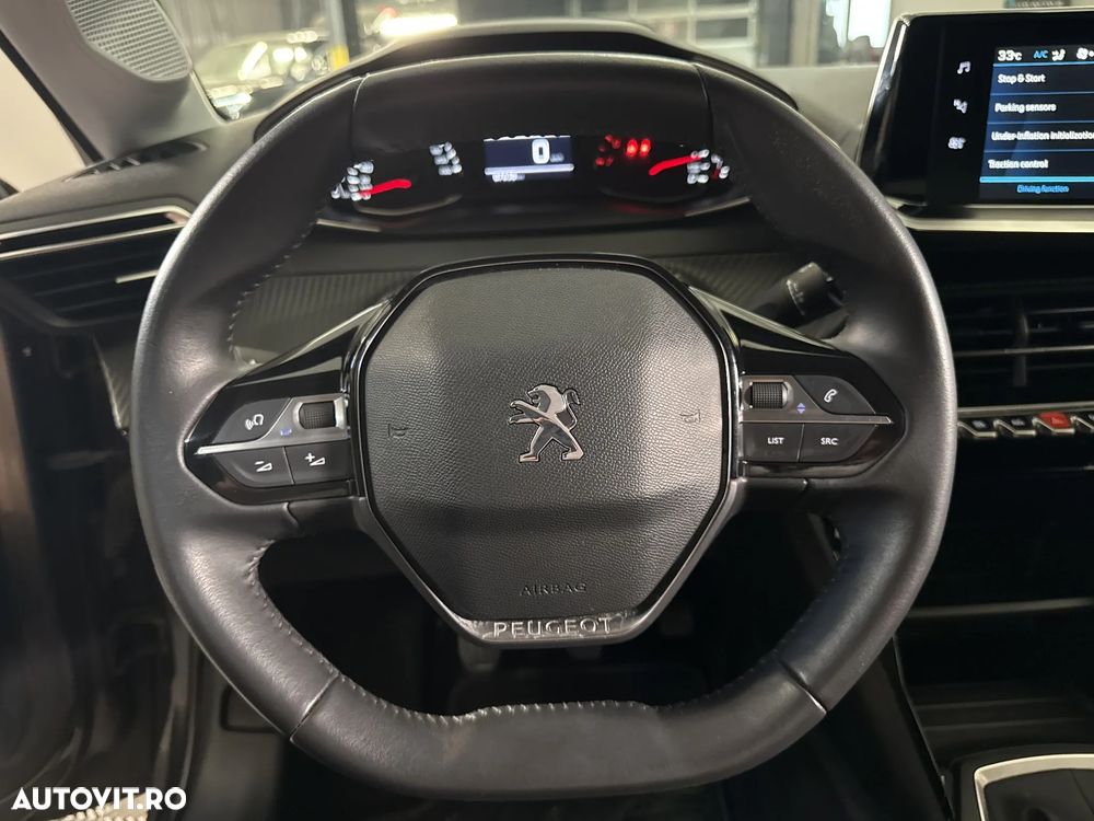 Peugeot 208 - 17