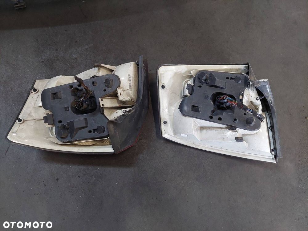 LAMPA PRAWY TYŁ + WKŁAD AUDI A4 B6 SEDAN 00-06r - 2
