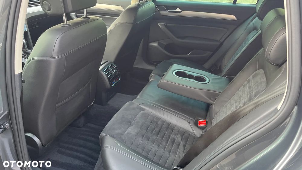 Volkswagen Passat 2.0 TDI SCR 4Motion DDG Highline - 14