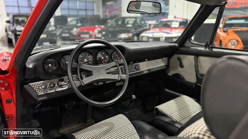 Porsche 911 Série F - 12