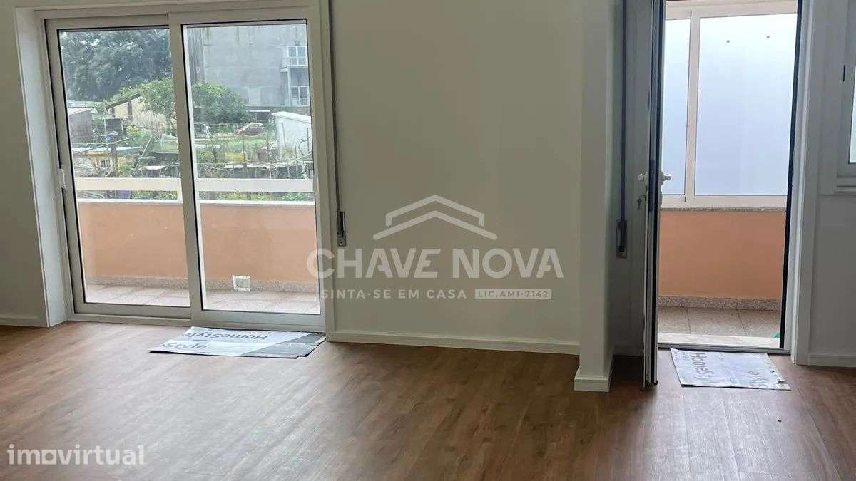 LA - Apartamento T3, remodelado, com garagem box em Águas Santas - Grande imagem: 3/12