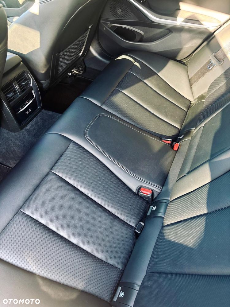 BMW Seria 3 330i xDrive Sport Line - 18