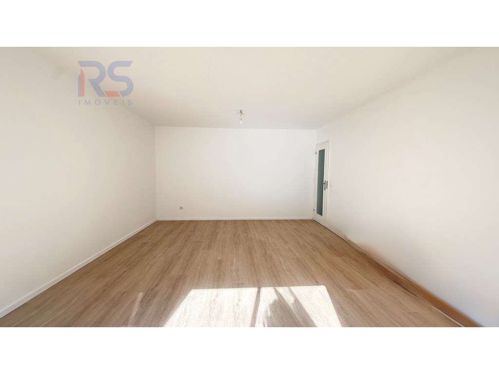 T3 renovado c/varanda e garagem (2 andar sem elevador) - Grande imagem: 4/24