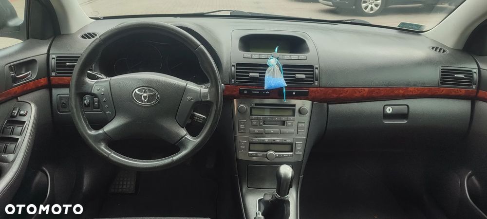 Toyota Avensis - 9