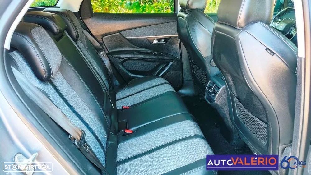 Peugeot 3008 1.5 BlueHDi Allure EAT8 - 32