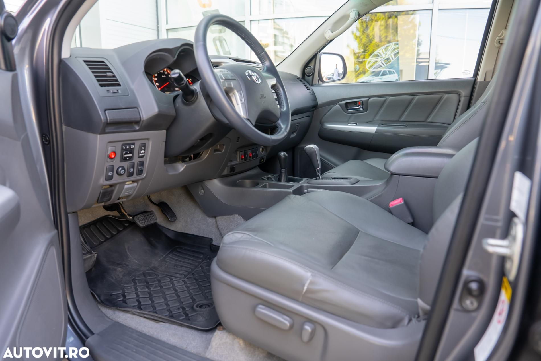 Toyota Hilux 4x4 Cabina Dubla Style+ Aut. - 13