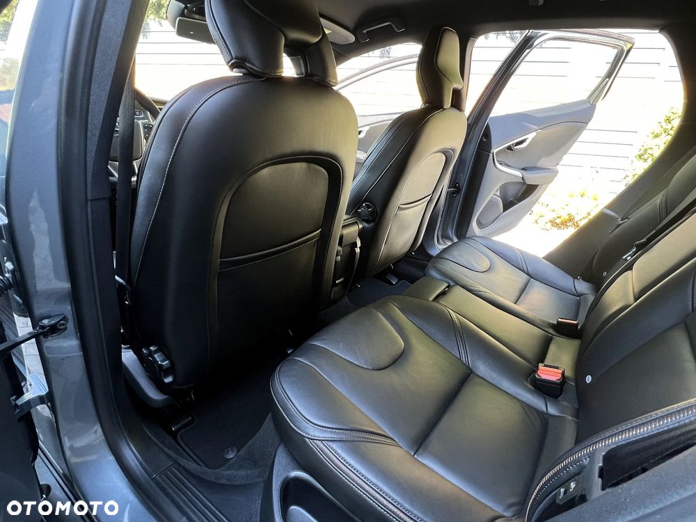 Volvo V40 Cross Country T3 Momentum - 19