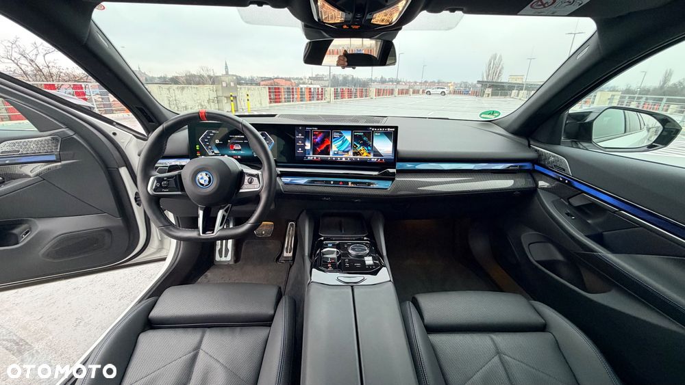 BMW i5 - 12
