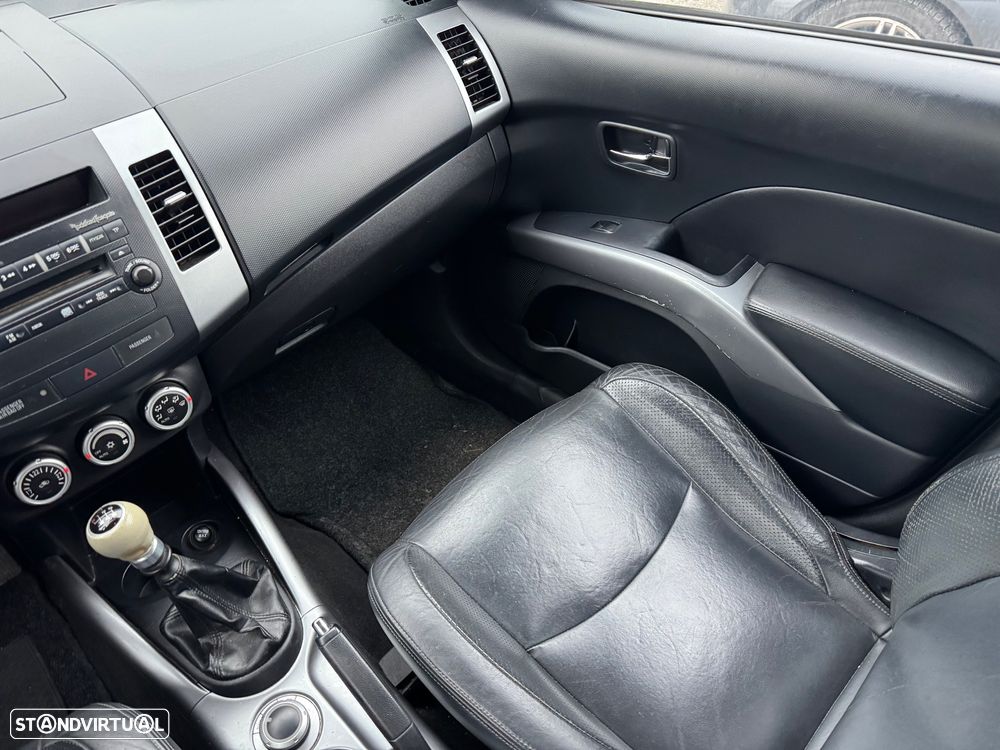 Mitsubishi Outlander 2.0 DI-D Intense+ 4WD - 15