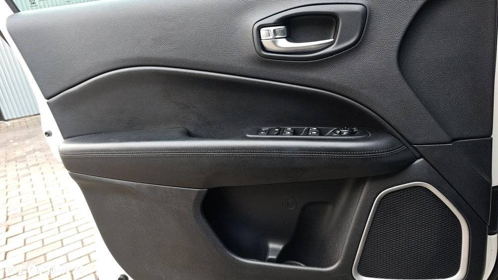Jeep Compass - 33
