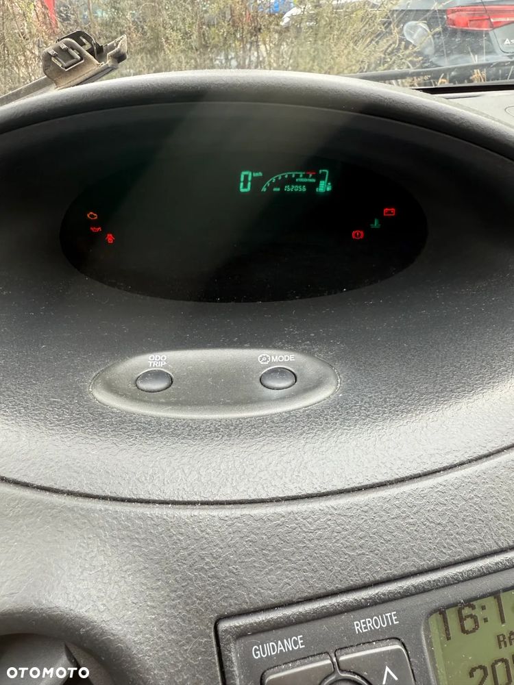 Toyota Yaris 1.0 Base - 17