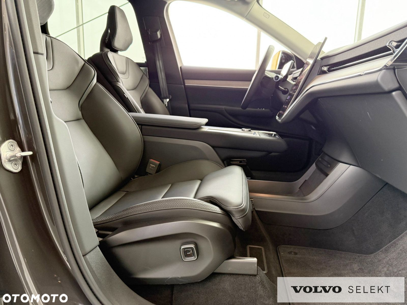 Volvo EX90 - 14