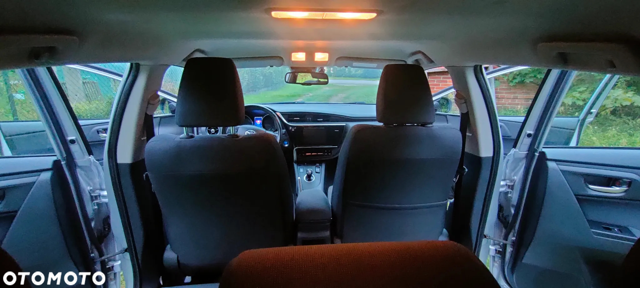 Toyota Auris Hybrid 135 Selection - 11