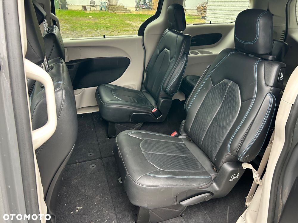 Chrysler Pacifica - 14