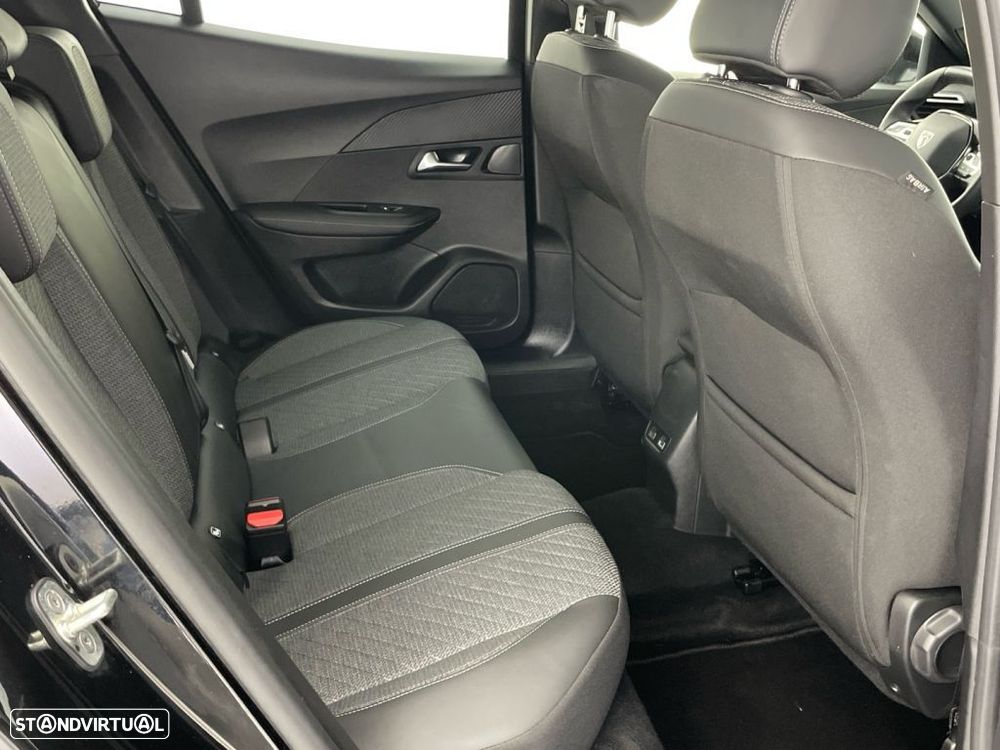 Peugeot 2008 1.2 PureTech Allure - 23