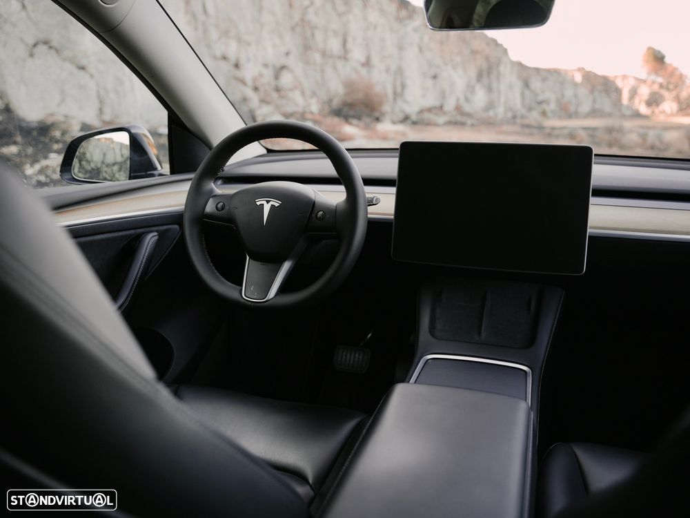 Tesla Model Y Long Range Dual Motor AWD - 18