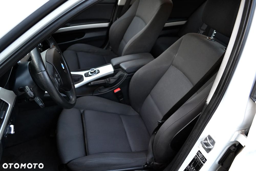 BMW Seria 3 320d DPF - 12