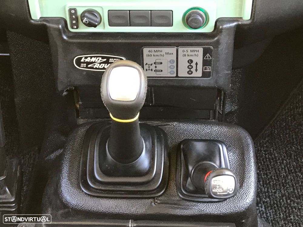 Land Rover Defender - 46