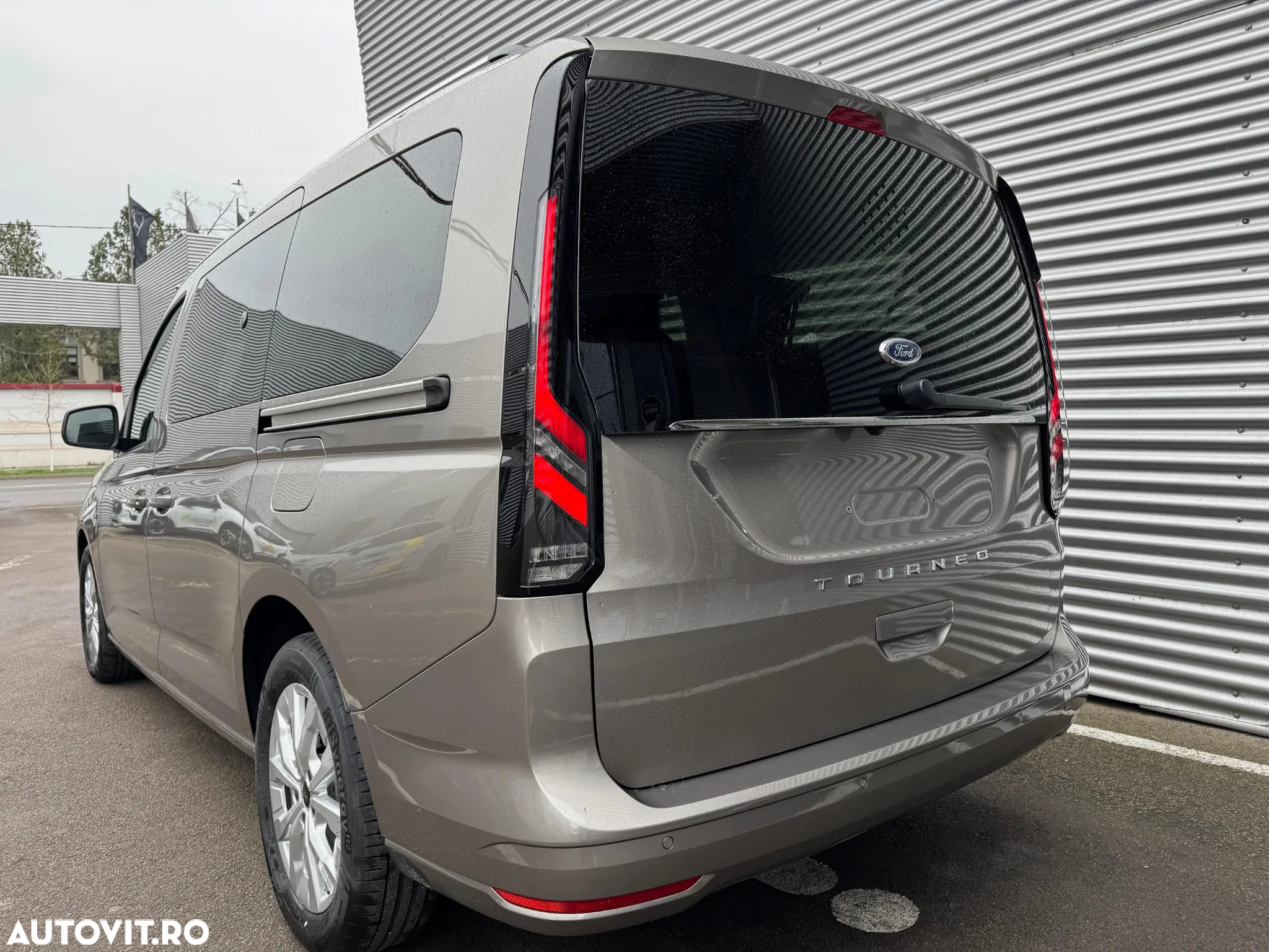 Ford Tourneo Connect 2.0L EcoBlue LWB Titanium - 26