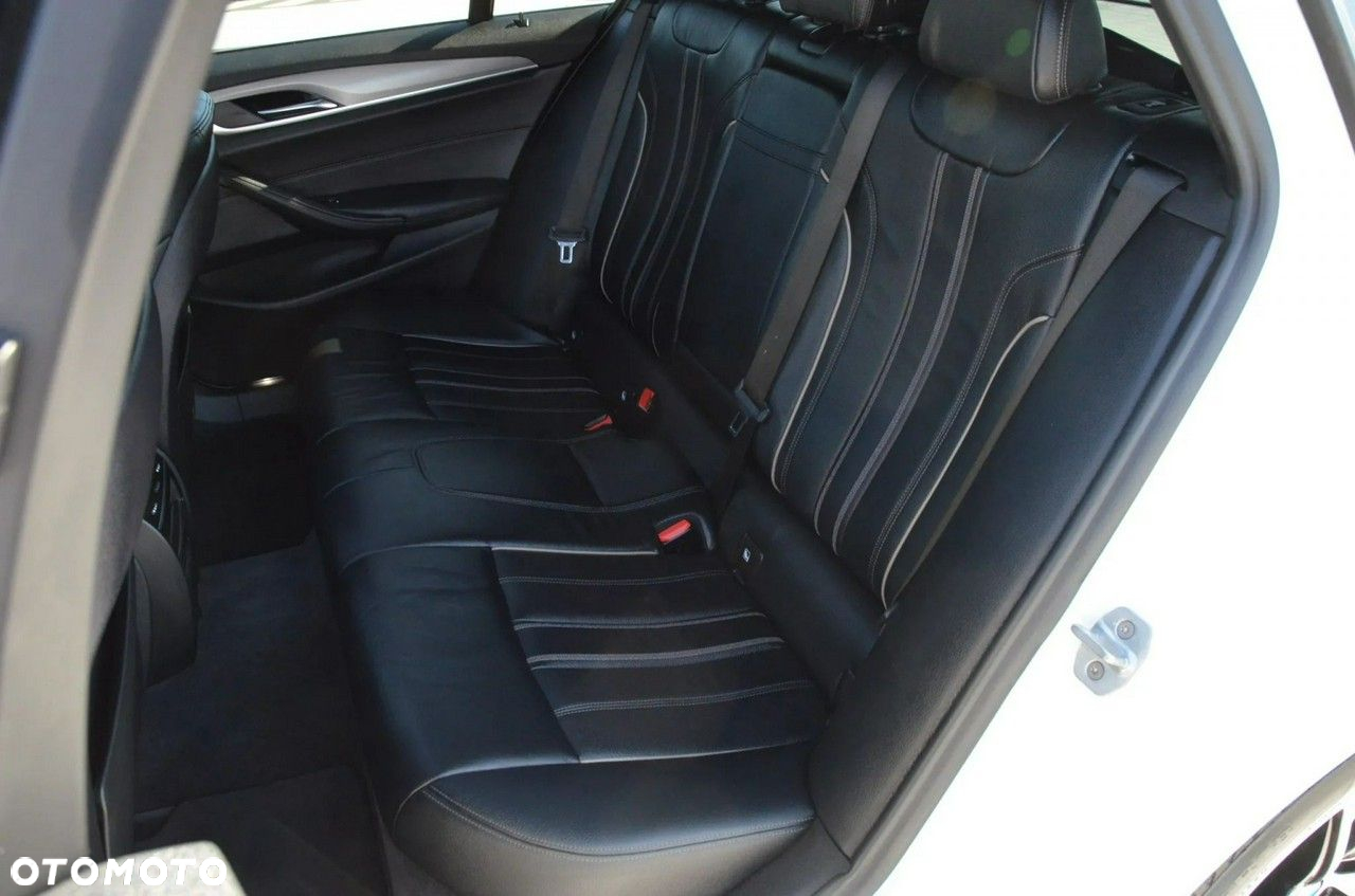 BMW Seria 5 530i xDrive GPF M Sport sport - 33