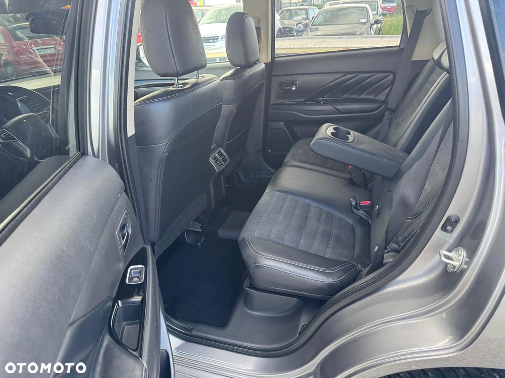 Mitsubishi Outlander 2.4 4WD Diamant - 16