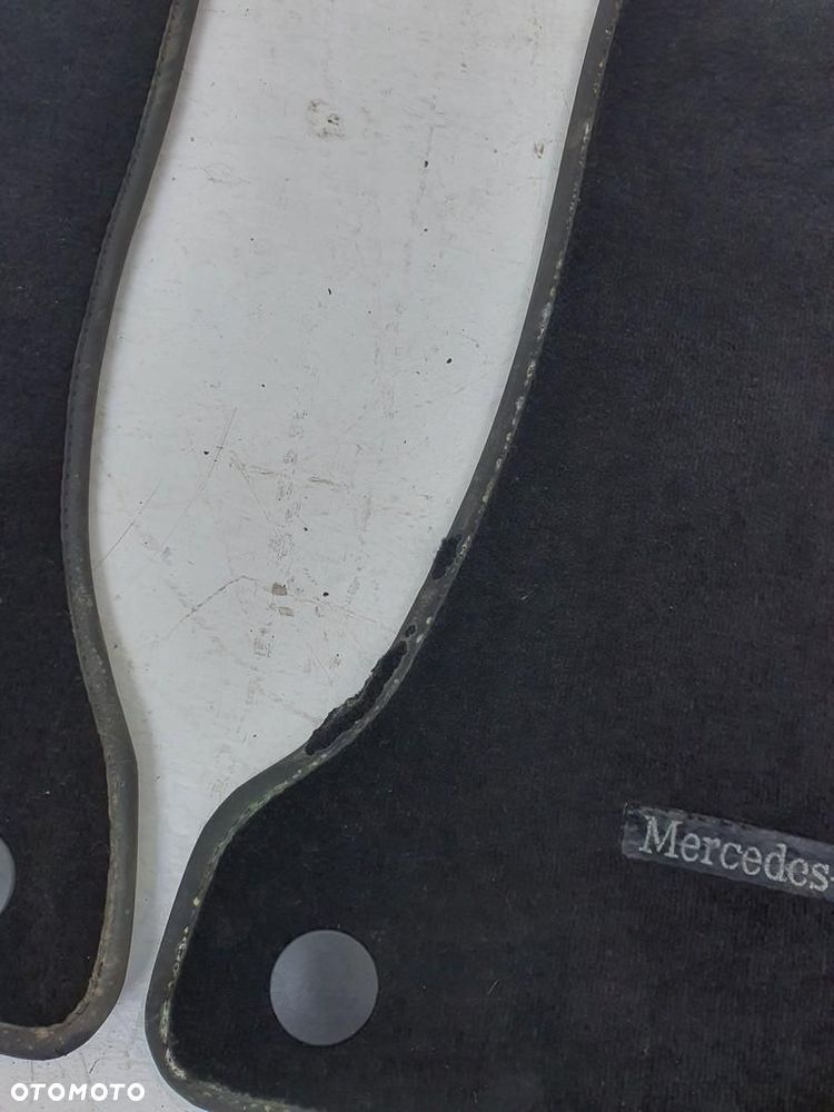 DYWANIKI CHODNICZKI WELUROWE MERCEDES W213 A2136808801 A2136809201 4SZT - 5