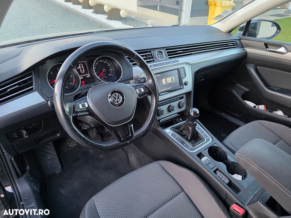 Volkswagen Passat 1.6 TDI Advance - 9