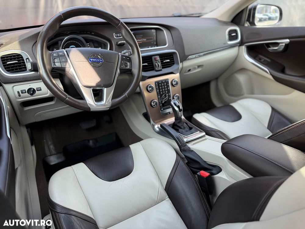 Volvo V40 Cross Country D4 Geartronic Kinetic - 4