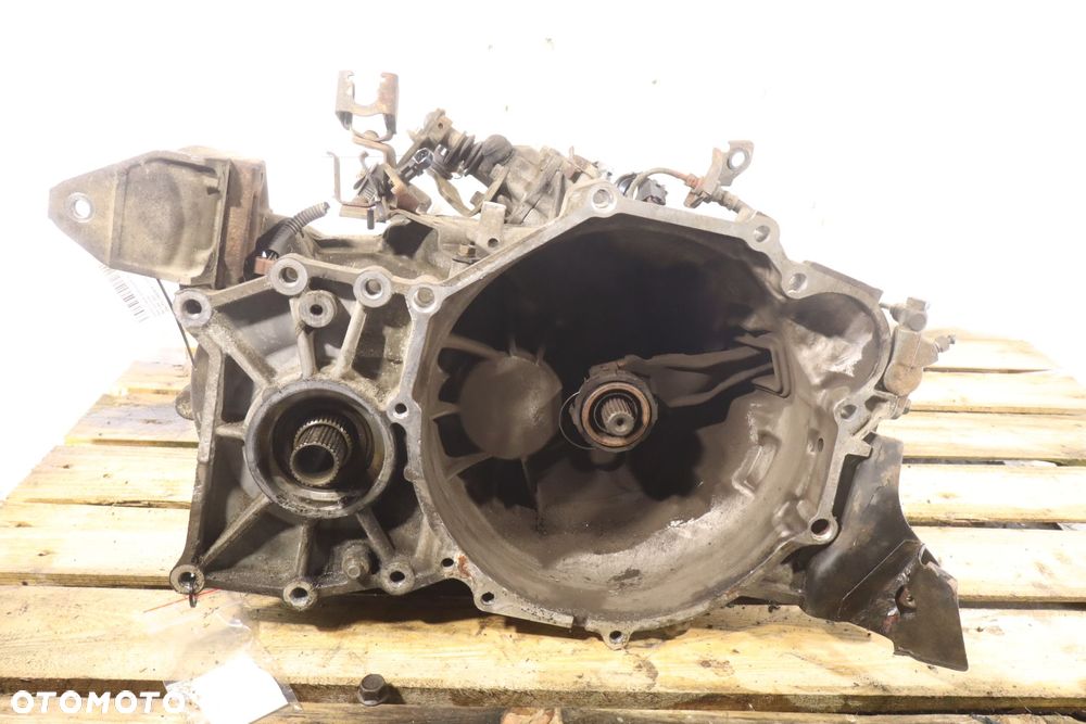 SKRZYNIA BIEGÓW 5 BIEGOWA MITSUBISHI OUTLANDER I 2.0 BJ7245 - 1