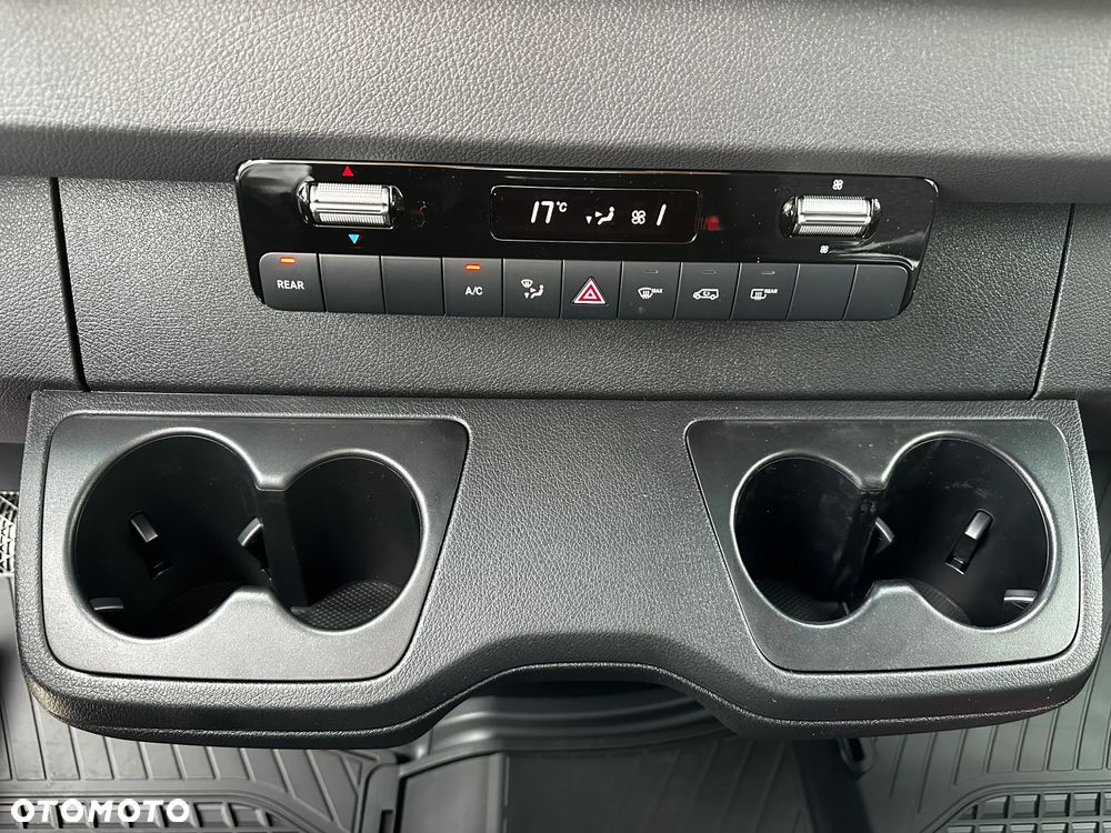 Mercedes-Benz Sprinter - 20