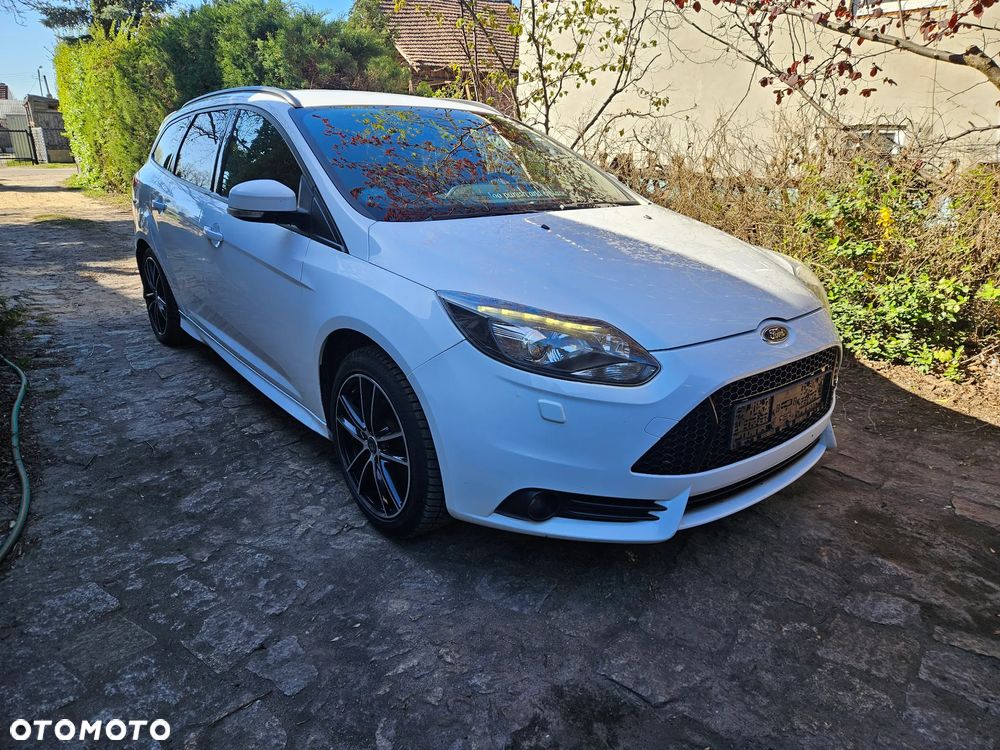 Ford Focus 2.0 EcoBoost ST mit Leder-Sport-Paket - 1