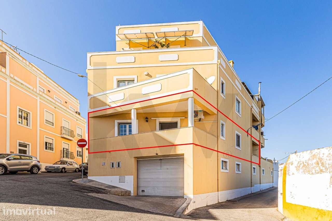 Apartamento T3 com 2 Casas de Banho, 2 varandas e Lugar de Garagem em - Grande imagem: 2/23