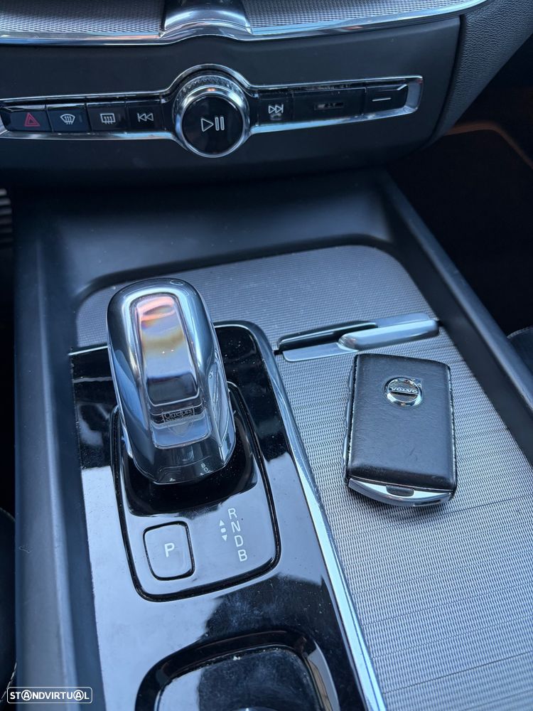 Volvo XC 60 2.0 T8 PHEV R-Design AWD - 9