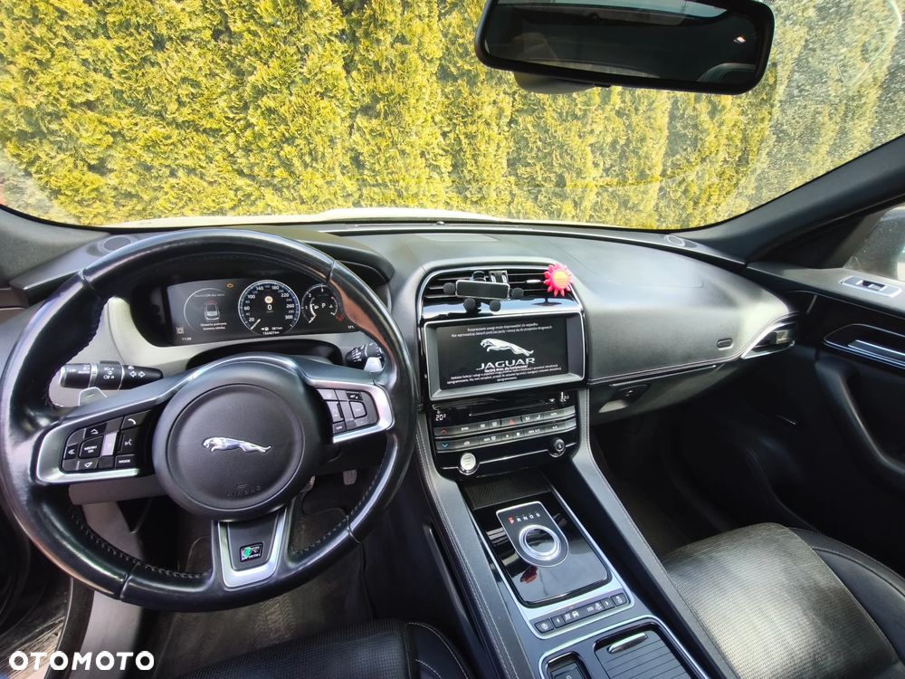 Jaguar F-Pace 2.0 i4D AWD R-Sport - 9
