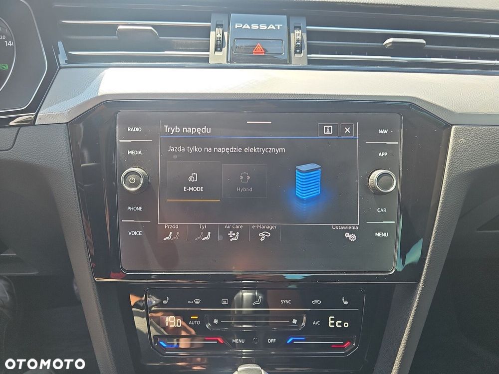 Volkswagen Passat - 37