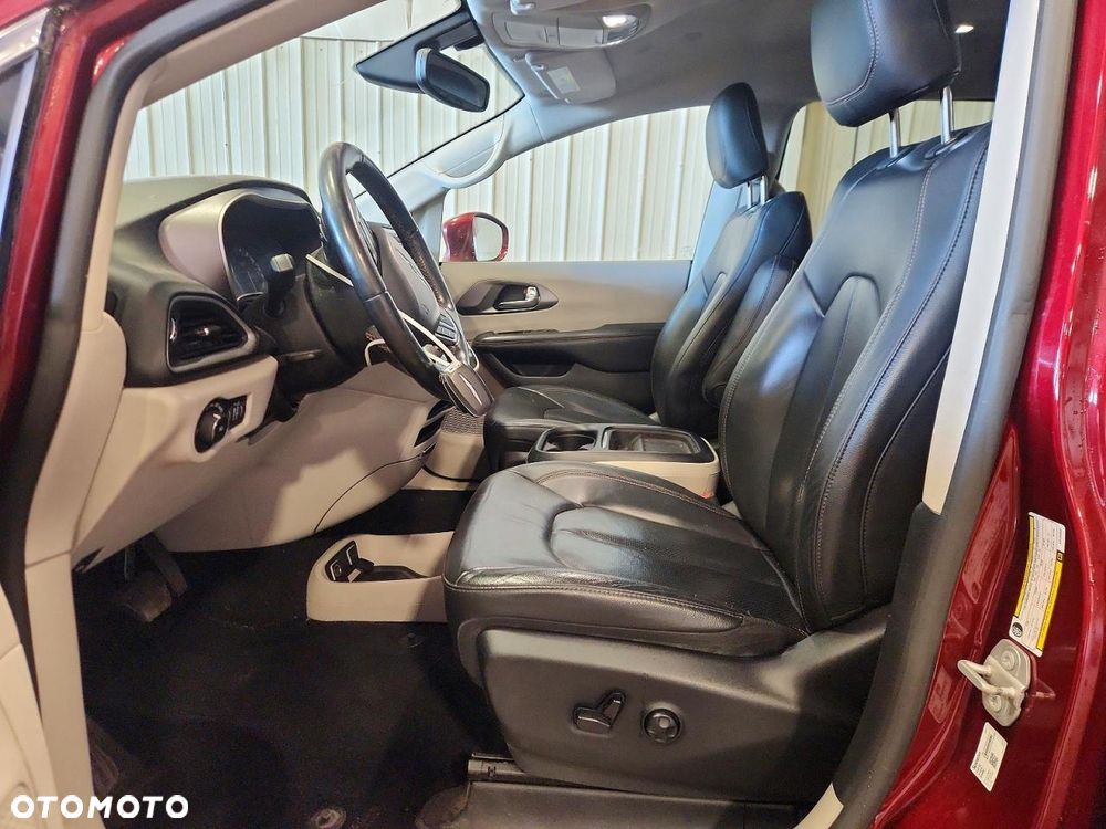 Chrysler Pacifica - 8