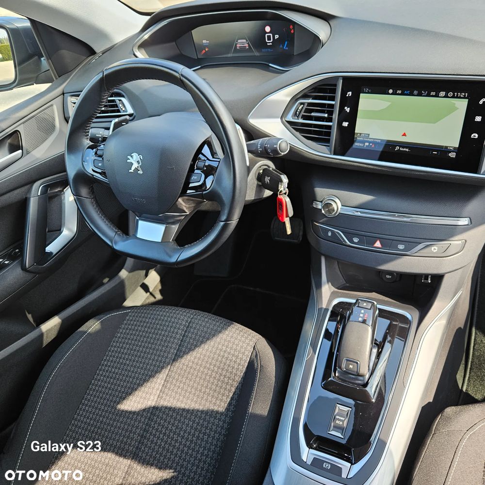 Peugeot 308 BlueHDi 130 EAT8 Allure - 28