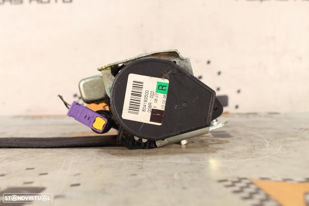 Cinto Frontal Direito Audi A3 (8P1)  8P4857706d / 604443200 / Direito - 2