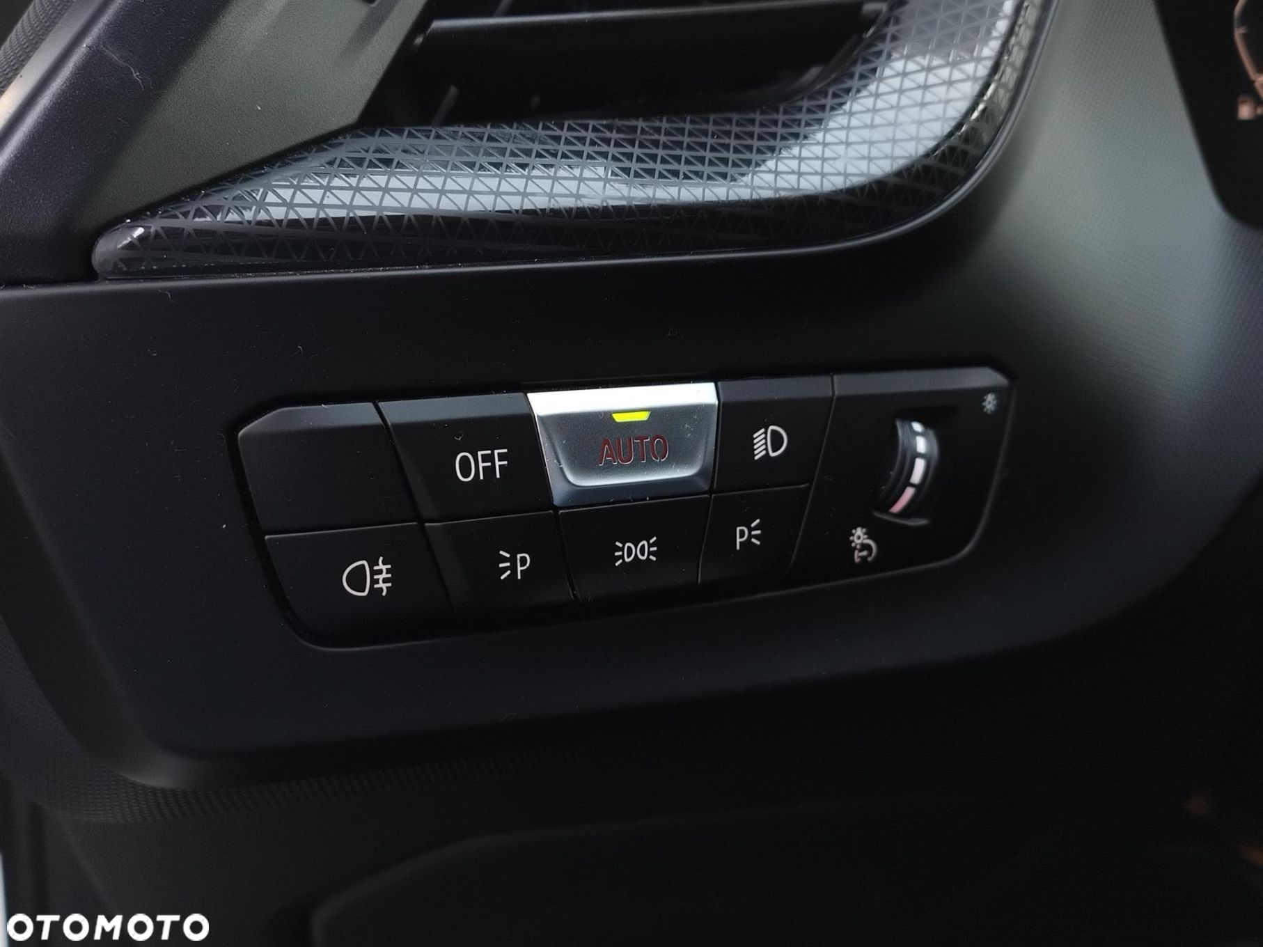 BMW Seria 2 218i - 13