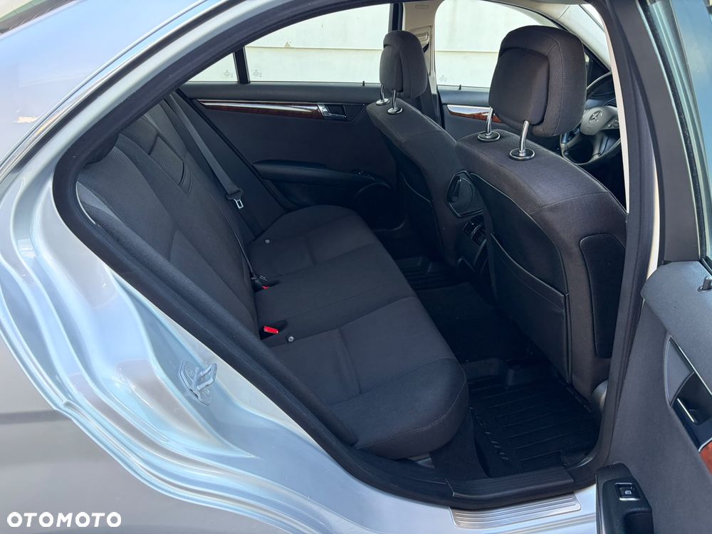 Mercedes-Benz Klasa C 180 Kompressor BlueEFFICIENCY - 25