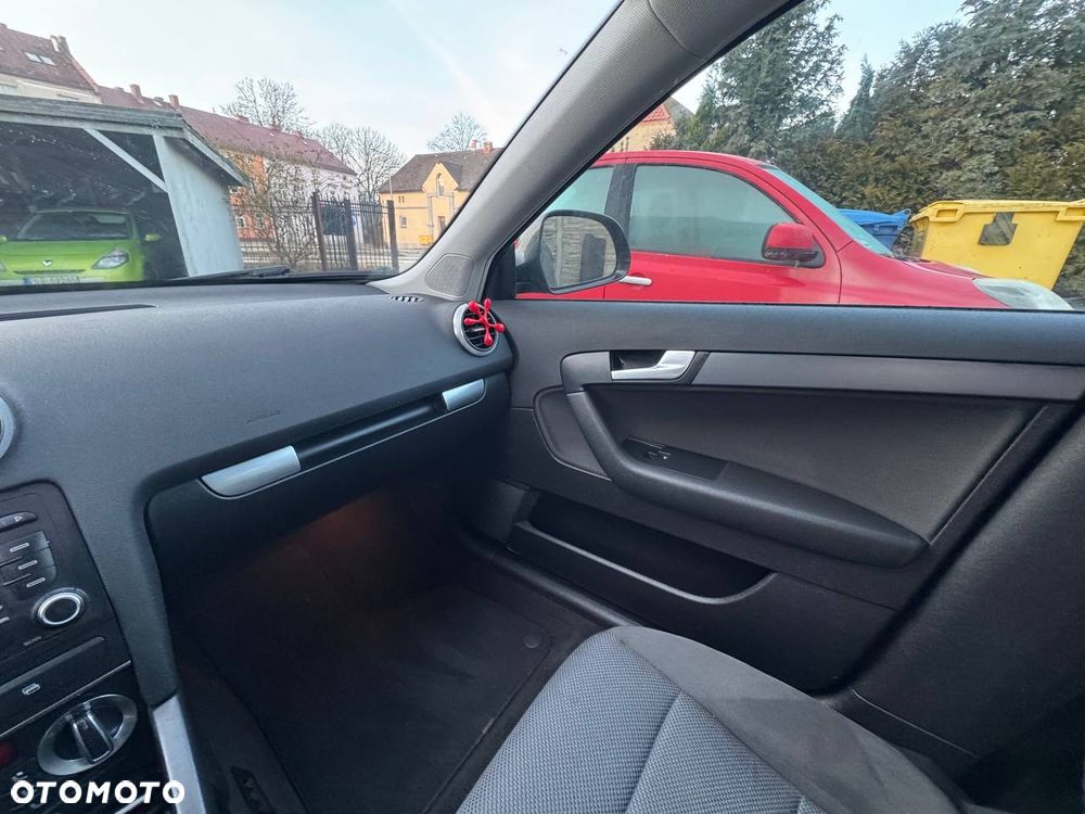 Audi A3 Sportback 1.6 TDI DPF Ambiente - 15