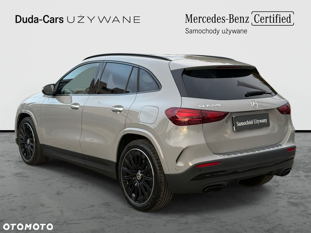 Mercedes-Benz GLA - 4