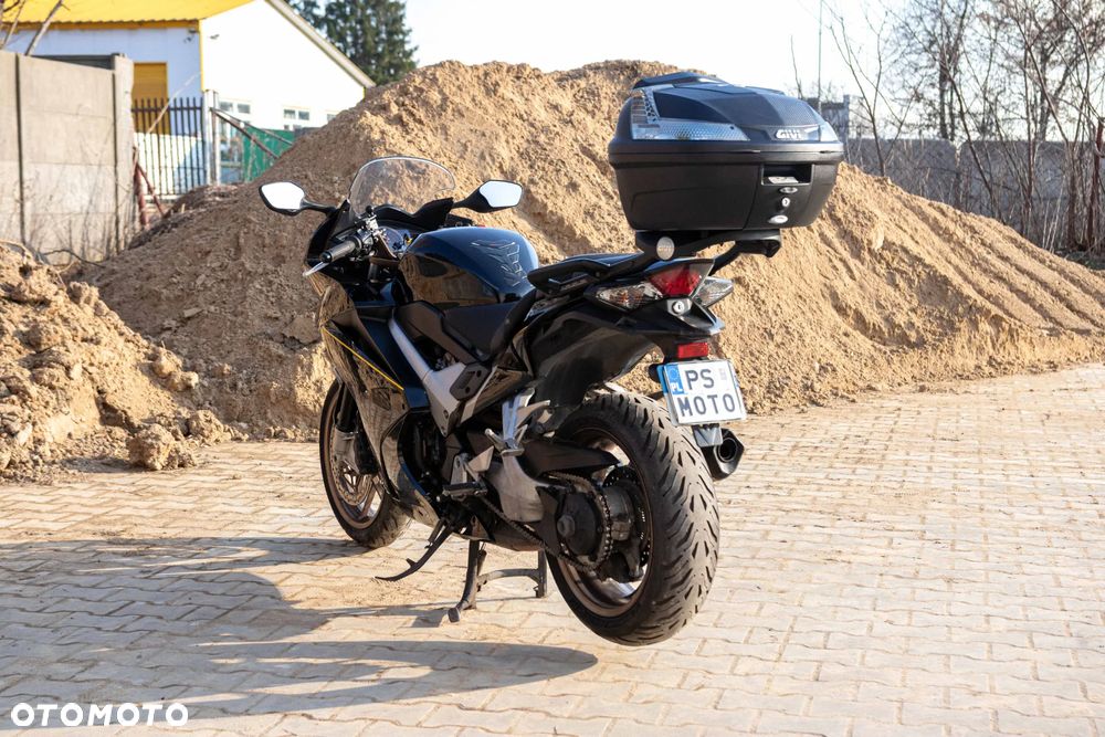 Honda VFR - 8